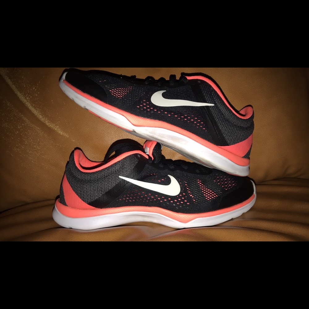 Nike women’s training 5 size 7 orange and black